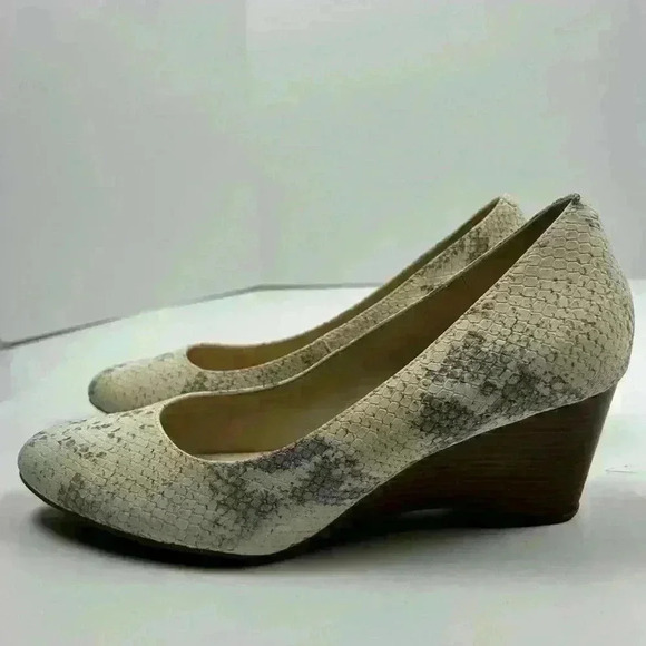 COLE HAAN The Go-to Wedge Chalk Python Snake  Print- Size 8.5 - Picture 3 of 16